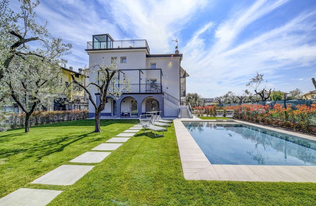 Maison Bellini 3 with pool and near to the lake