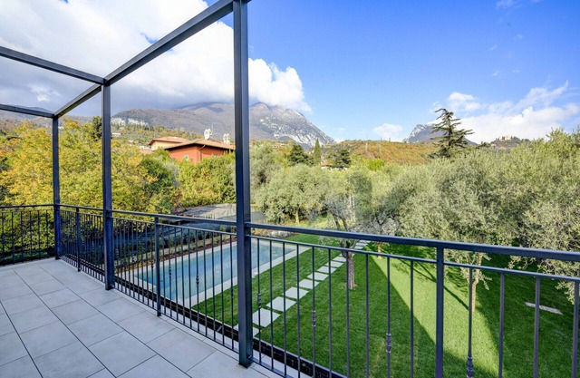 Maison Bellini 4 with pool and near to the lake