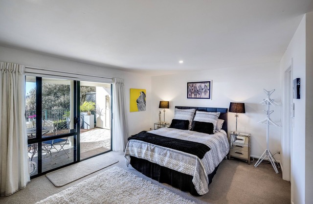 MAISON BLUE - Chic & Elegant. Sea views. Pets OK