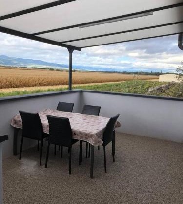 Maison charmante à Munwiller avec terrasse et parking gratuit.