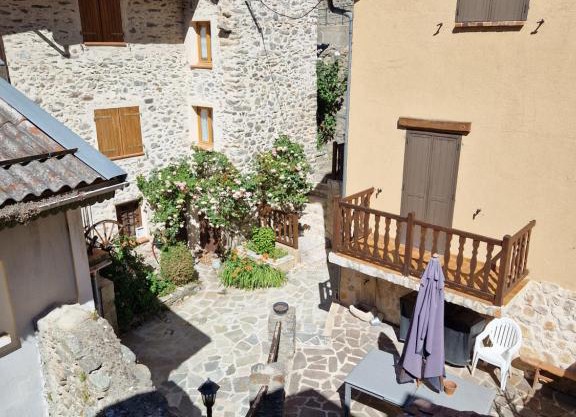 Maison complète Ganzes Haus House 6 Peronnes La Finière Seealpen Isola Village bei Nizza Alpes -Maritimes près de Nice 70 km