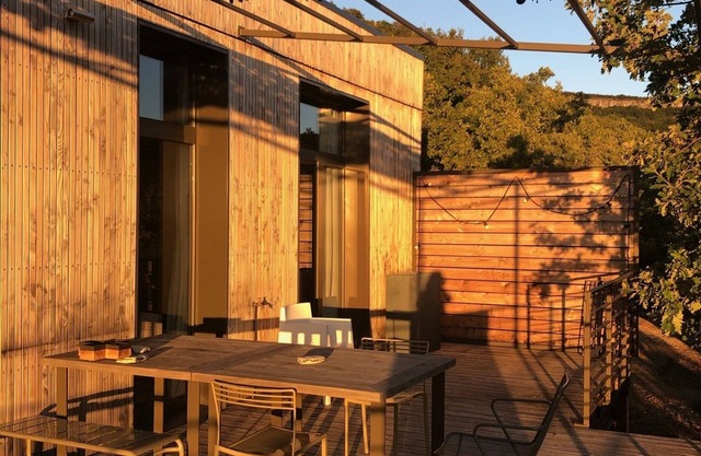 Maison Contemporaine en Bois sur Pilotis, vue Incroyable