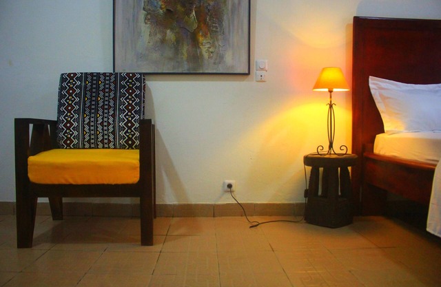 maison d'hôte sécurisée situé au coeur de ville avec galerie d'art et restaurant