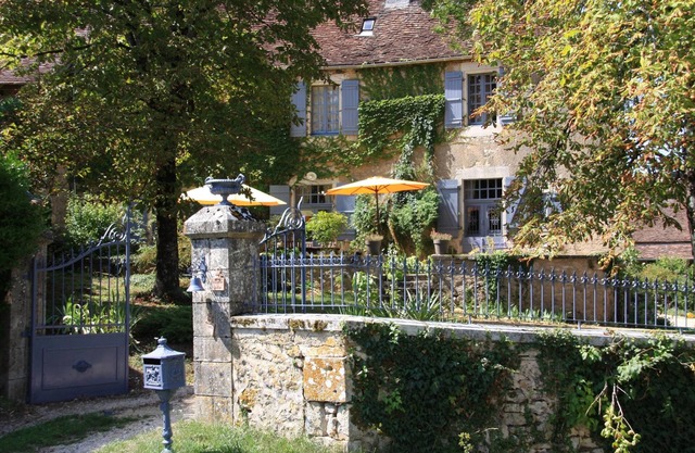 Maison de Maitre +petite maison Perigourdine for 12 people in the causse