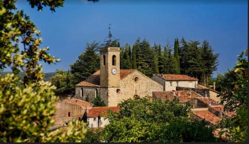 Maison de village au cœur de Ampus
