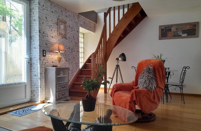 Maison de village avec cour intérieure et terrasse