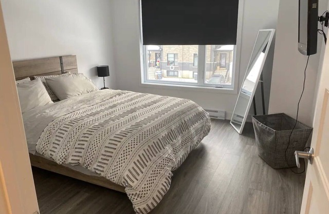 Maison de Ville Chaleureuse Dans un Quartier Pres de Tout