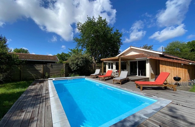 Maison Des Lauriers à Andernos with heated pool