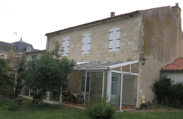 Maison Familiale du 19ème Siècle Dans le Quartier Historique de Luçon