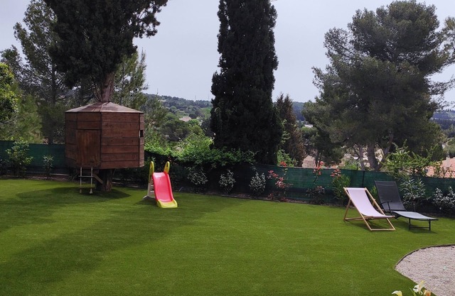 Maison Familiale Avec Piscine Semi-enterrée !