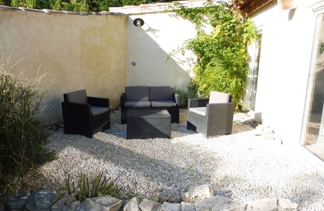 Maisonette, air-conditioned with parking and patio