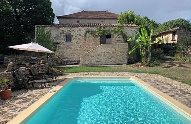 Maison Charmante et de Caractère Avec Piscine
