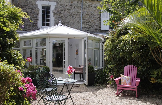 Maison in the Cotentin with exotic garden, very close from the sea.