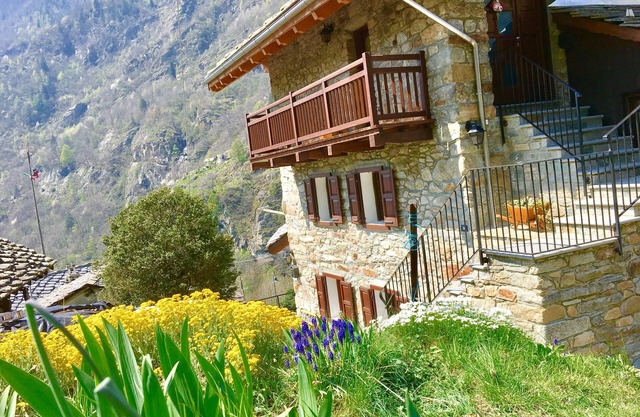 Maison Juliet, APARTMENT IN THE GRESSONEY VALLEY. CIN IT007028C2RRRC7PHD