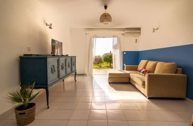Maison of apartments next to the beach-Studio Blue