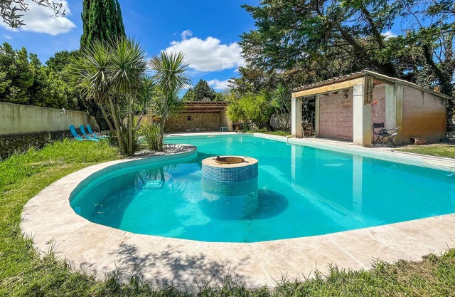 Maison piscine proche Arles