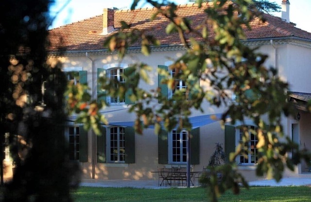 Maison 'R' -A genuine Provencal Bastide in middle of a vineyards with a pool