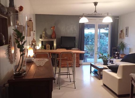Maison terrasse gare/autoroute