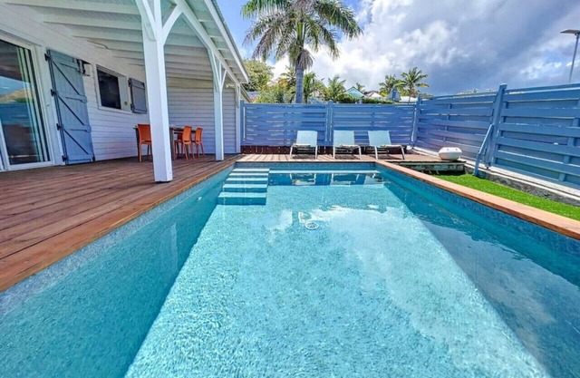 Maison Ti Case, private pool, next to Pinel Island