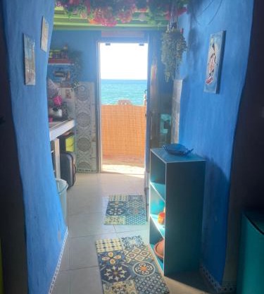 Maison troglodyte en bordure de mer
