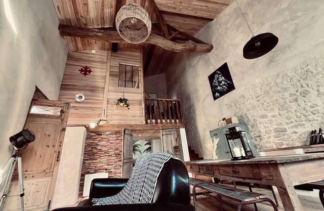 Maison Typique au Coeur D'un Village Médocain