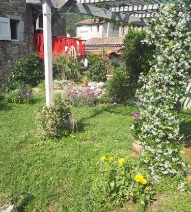 maison typique cévenole avec jardin