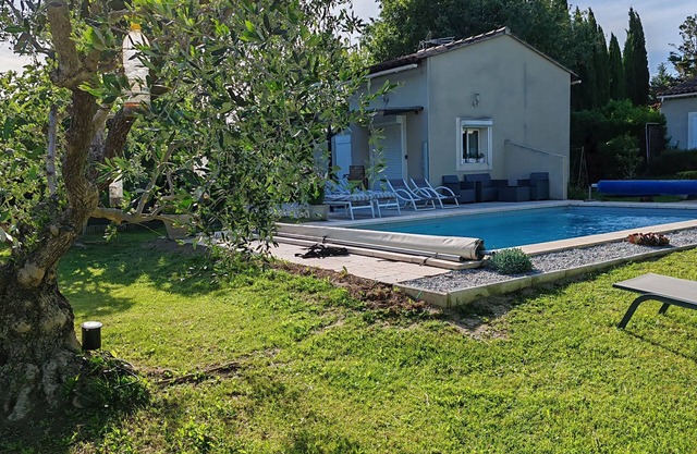 Maisonette between Avignon and Saint Remy de Provence "LE ROMANO" 2 stars