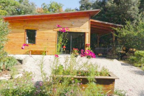 Maisonette en bois tout confort avec jardin