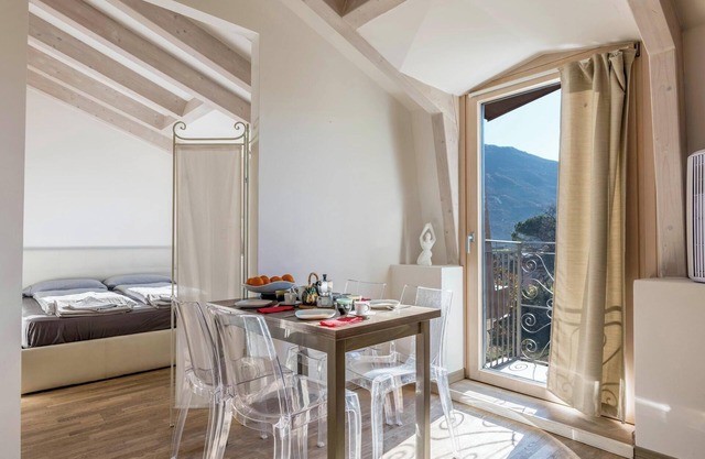 Maisonette Holiday Apartment "Villa Principessa Duplex" in a Historic City Palace with Balcony