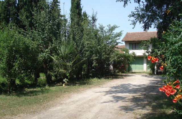 Maisonette with private garden near Avignon