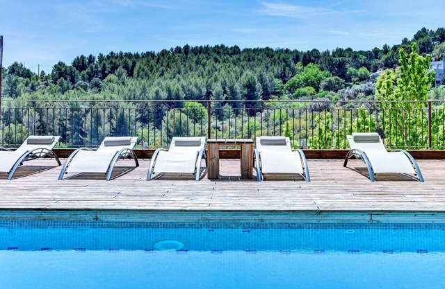 Maisonnette in the hills with swimming pool
