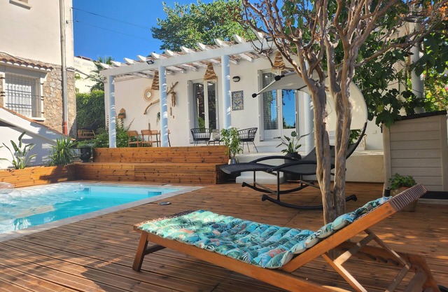 Maisonnette with swimming pool, bike garage and pets allowed.