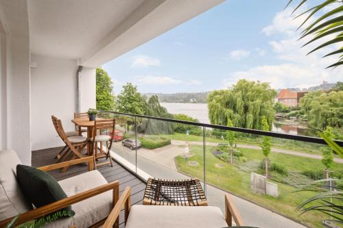 MAISUITES Eisvogel - Zentrale Luxuswohnung mit direktem Seeblick I Bis zu 4 Personen I Premiumküche I Boxspringbett I Kaffeevollautomat I Parkplatz I WLAN