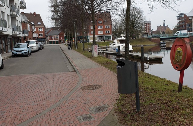 Maje Am alten Binnenhafen in the center of Emden