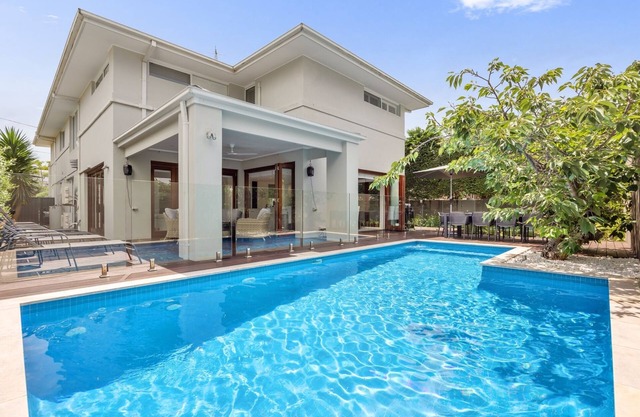 MAJESTIC & GRAND, PRISTINE BOROONDARA, SOLAR HEATED POOL, HEART OF SORRENTO