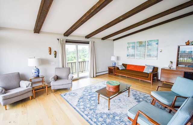 Majestic Mid-Century Farmstay