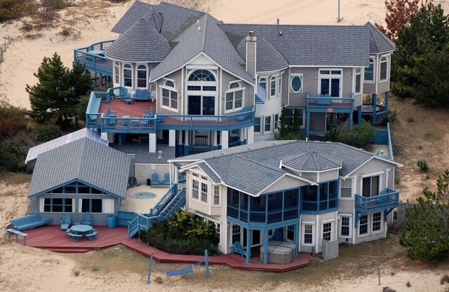 Majestic Oceanfront Estate w/pool, hot tub, theater, elevator: Sunnybank-NC.com