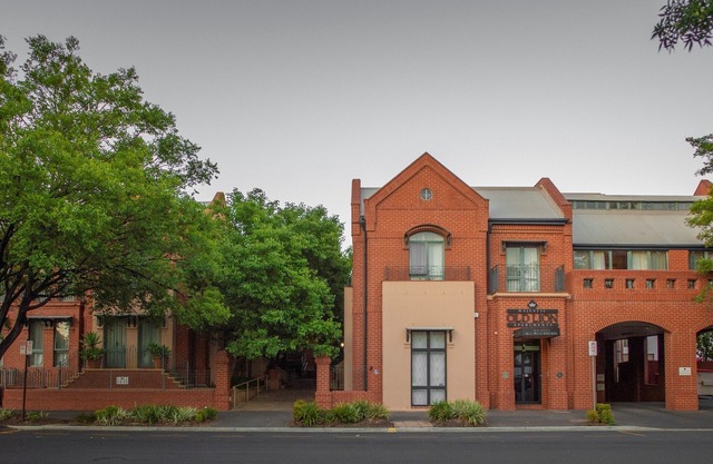 Majestic Old Lion Apartments