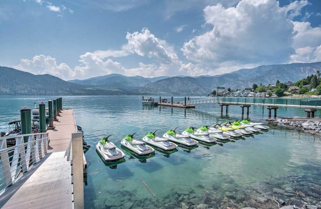 Majestic Views/Lake Chelan/Pool and Spas!