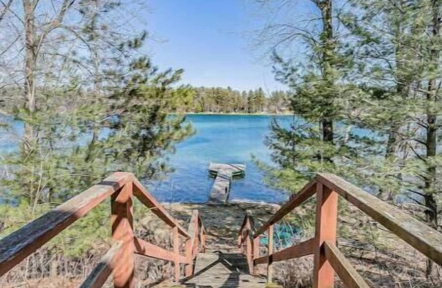 Make Good Choices! LAKE FRONT- 2 King beds and 2 baths