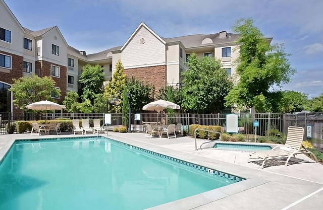 Make Your Trip More Enjoyable! Near Orchards Park West, Free Breakfast, Pool!