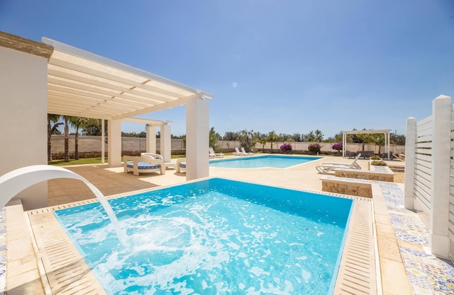 Malaspina Luxury Pool - Capilungo