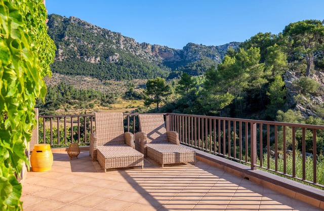 Mallorcan dream house with mountain views, private terrace and Wifi