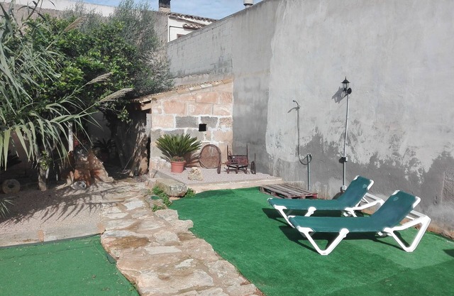 Mallorquin style house. With Terrace and Garden (200m2) with solarium