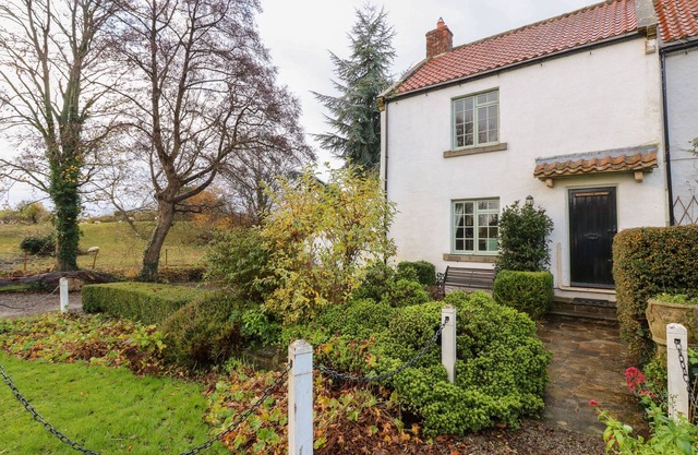 MALT SHOVEL COTTAGE, character holiday cottage in Bedale