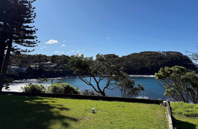 Malua Bay Waterfront Cottage | Pet Friendly & WiFi