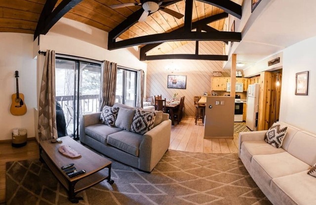 Mammoth Cozy-Local Family Owned, 2 Bedroom/2 Bath with Garage, Close to Lifts