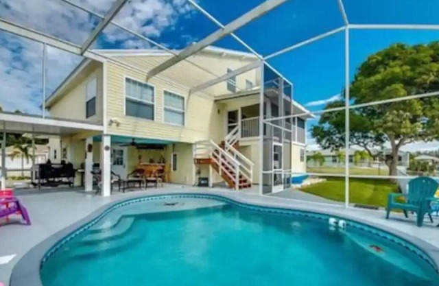 Manatee House Tropical Retreat *ONLY BOOKING FOR CONTRACTORS AT THIS TIME*
