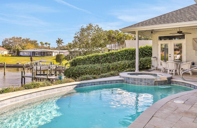 Manatee House: Waterfront Pool Home