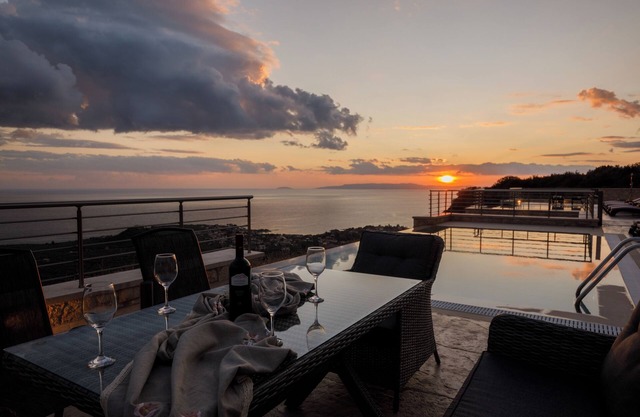 Manazil Mani Luxury Villas Estate.n6 bedrooms estate with two private pools.